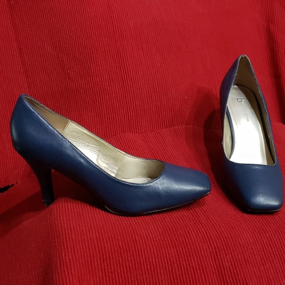 Shoes - Picture 3 of 5